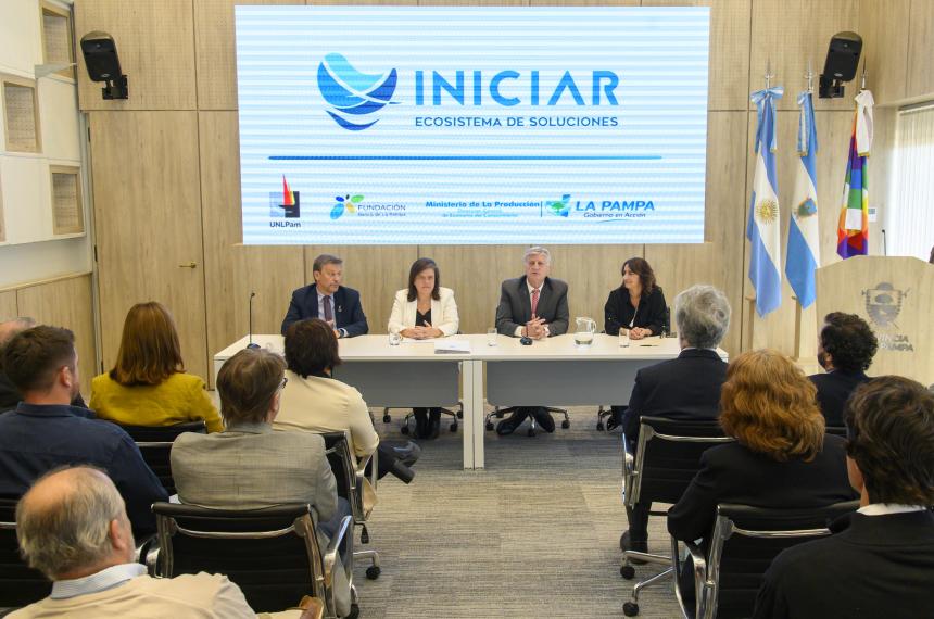 Ziliotto lanzoacute las Becas Iniciar para vincular a estudiantes con empresas