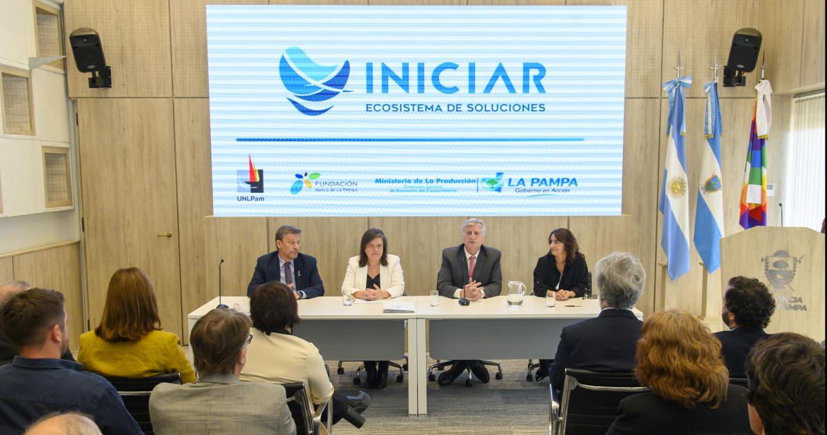 Ziliotto lanzoacute las Becas Iniciar para vincular a estudiantes con empresas