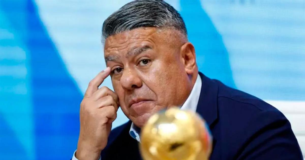 Reveacutes para Chiqui Tapia- la Justicia le cerroacute la puerta a los viajes sin control y le marcoacute la cancha