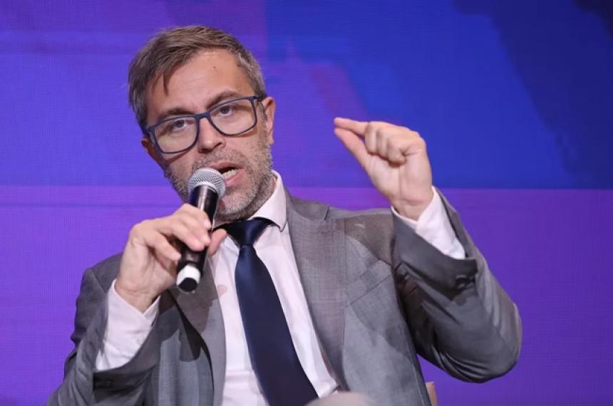 El secretarío de Finanzas Federico Furiase cree que la mejora de la economía llegar� a la micro