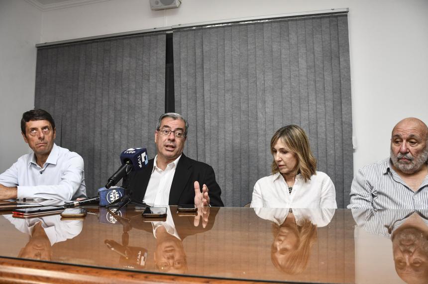 Germ�n Martínez acompañado por los tres diputados nacionales pampeanos