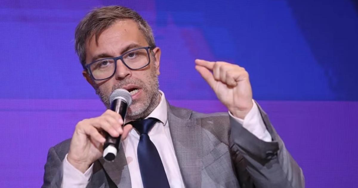 El secretarío de Finanzas Federico Furiase cree que la mejora de la economía llegar� a la micro