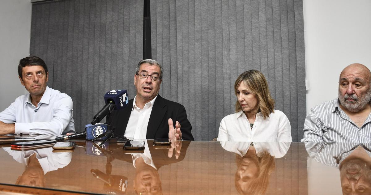 Germ�n Martínez acompañado por los tres diputados nacionales pampeanos