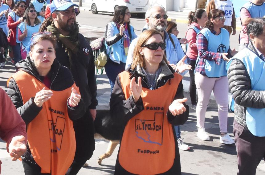 Las CTA advierten que el 99-en-porciento- de las exposiciones rechazoacute la Ley de Glaciares