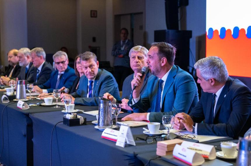 El intendente durante el encuentro de rectores de todo el país