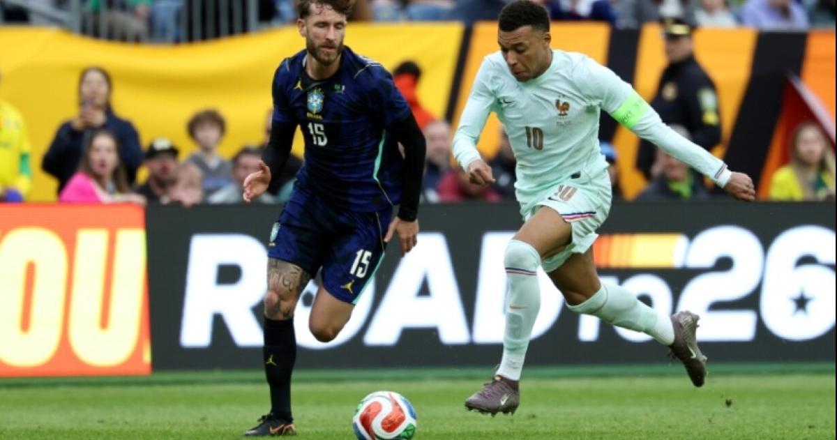 Mbappé se prepara para marcar el primer gol