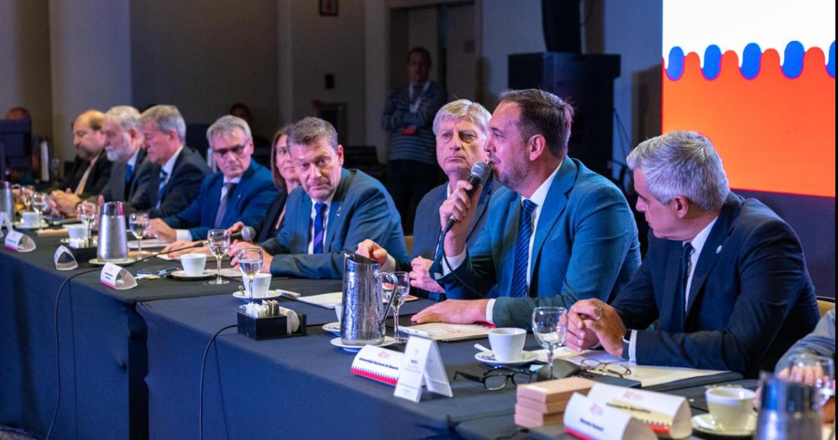 El intendente durante el encuentro de rectores de todo el país