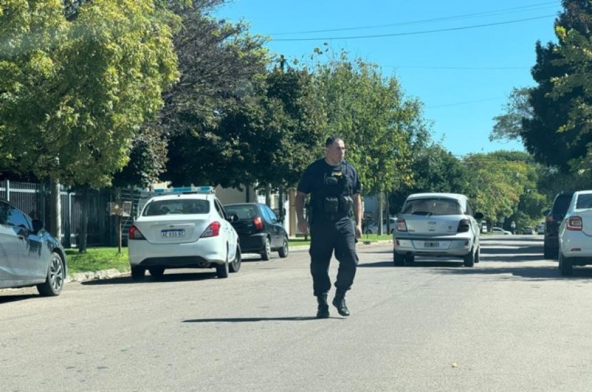 Personal de la Comisaría Primera interviene en el hecho y busca al autor del asalto