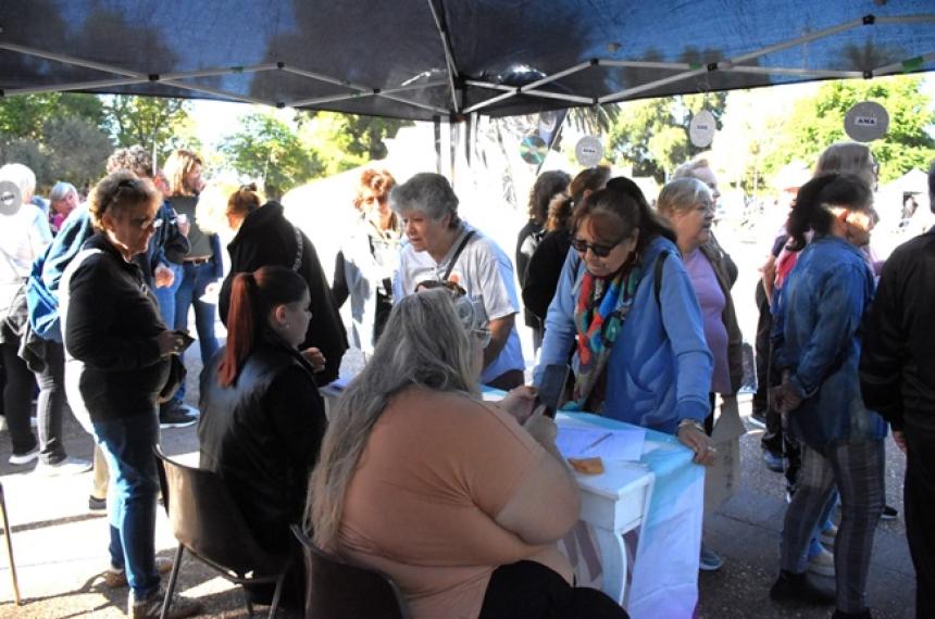 La feria se realizó este viernes en la plaza San Martín de General Pico