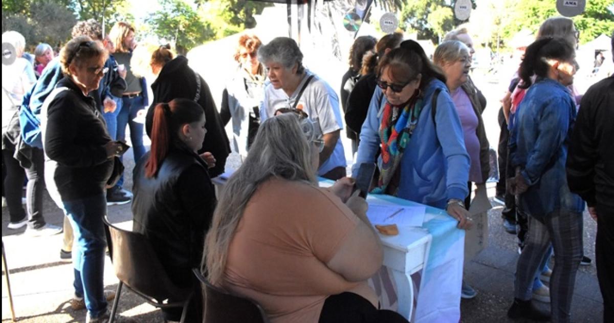 La feria se realizó este viernes en la plaza San Martín de General Pico