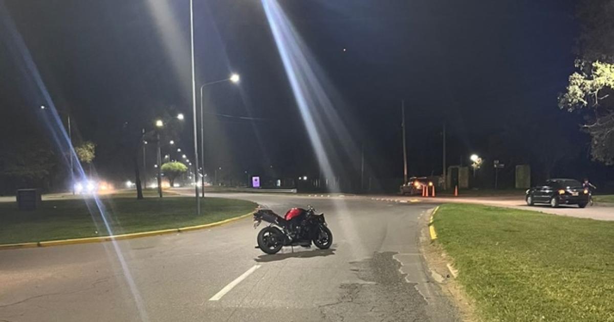 El siniestro se produjo en la rotonda de la Avenida Perón y Balbín