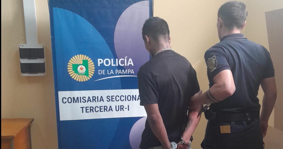 El hombre fuye demorado por personal de la Seccional Tercera