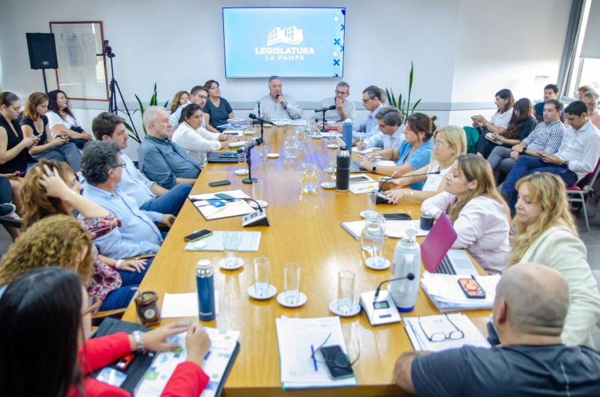 El plenario de comisiones se realizó este lunes en la Legislatura pampeana