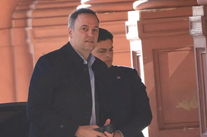 Adorni no para de generar dolores de cabeza al gobierno