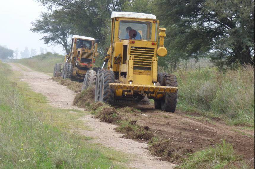 El municipio utilizó dos motoniveladoras para realizar los trabajos