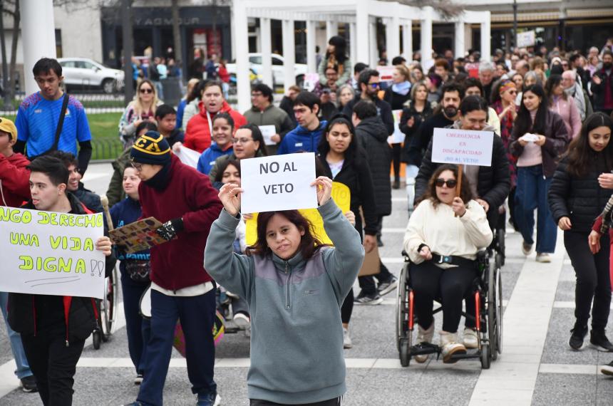 Prestadores de discapacidad denuncian cuatro meses sin cobrar