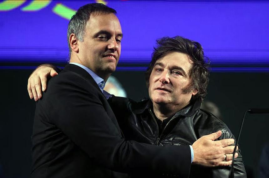 El presidente Javier Milei y el jefe de Gabinete Manuel Adorni celebraron la baja de la pobreza