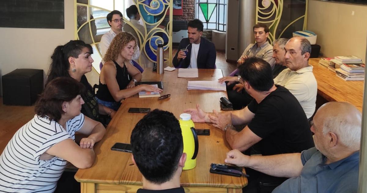 La Intersindical se reunioacute con Espartaco Mariacuten por un proyecto de desendeudamiento