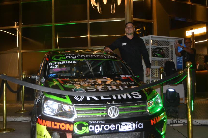 El diacutea especial de Diego Farina