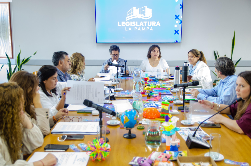 Difundiraacuten la Liacutenea 144 en los recibos de sueldo