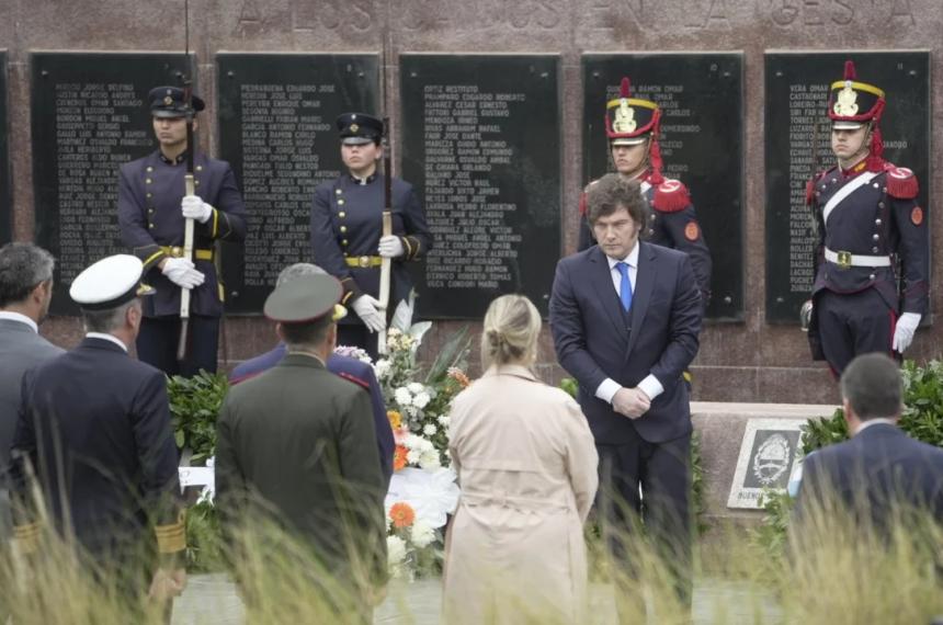 Milei encabezó el acto en Plaza San Martín