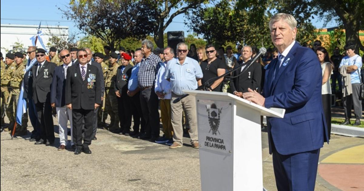 El gobernador Ziliotto encabezó el acto en Alpachiri