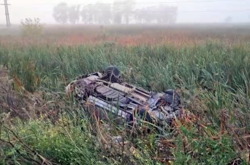 La conductora de la camioneta logró salir por sus propios medios
