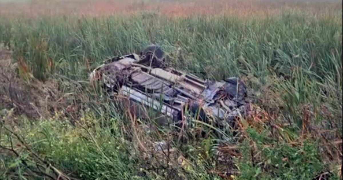 La conductora de la camioneta logró salir por sus propios medios