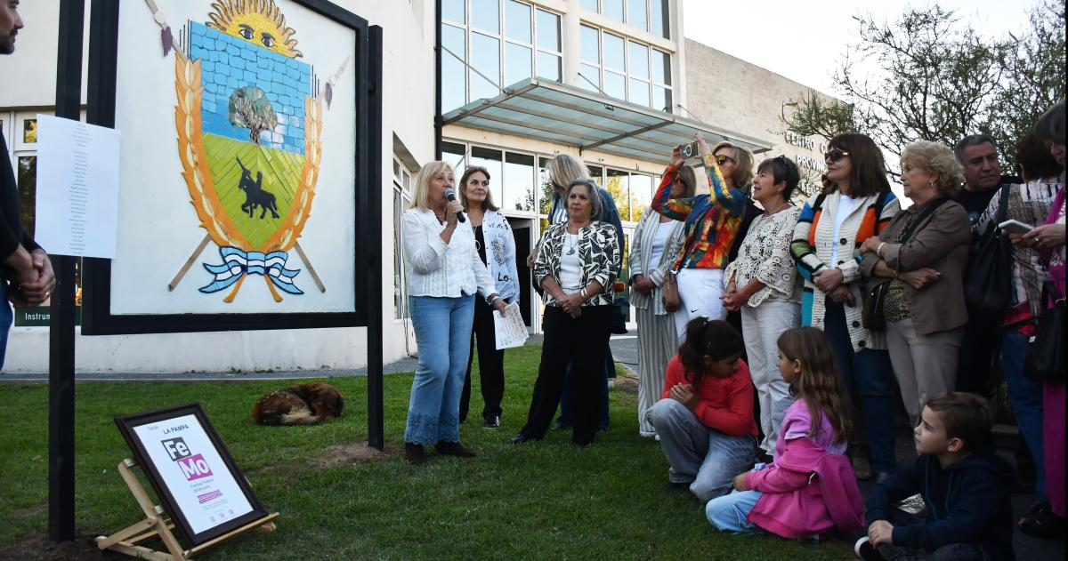 La obra est� emplazada en los jardines de MEDASUR