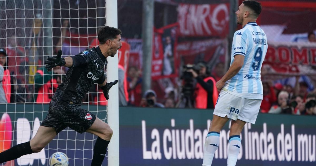 Rey festeja luego de que Maravilla errara el penal