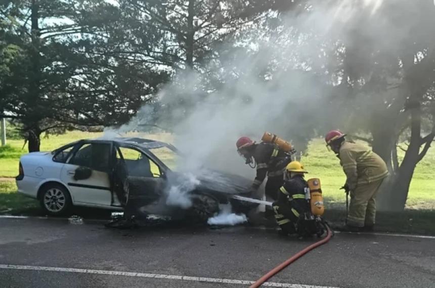 Los bomberos controlaron las llamas pero los daños fueron totales