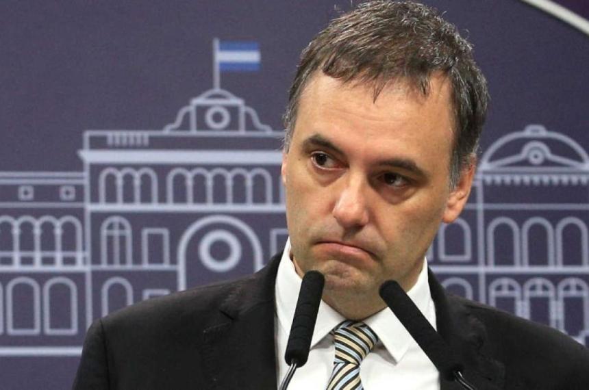 Adorni cada vez m�s complicado