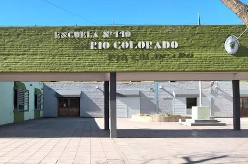 Las autoridades de la escuela tuvieron que aclarar que pasó con el arma