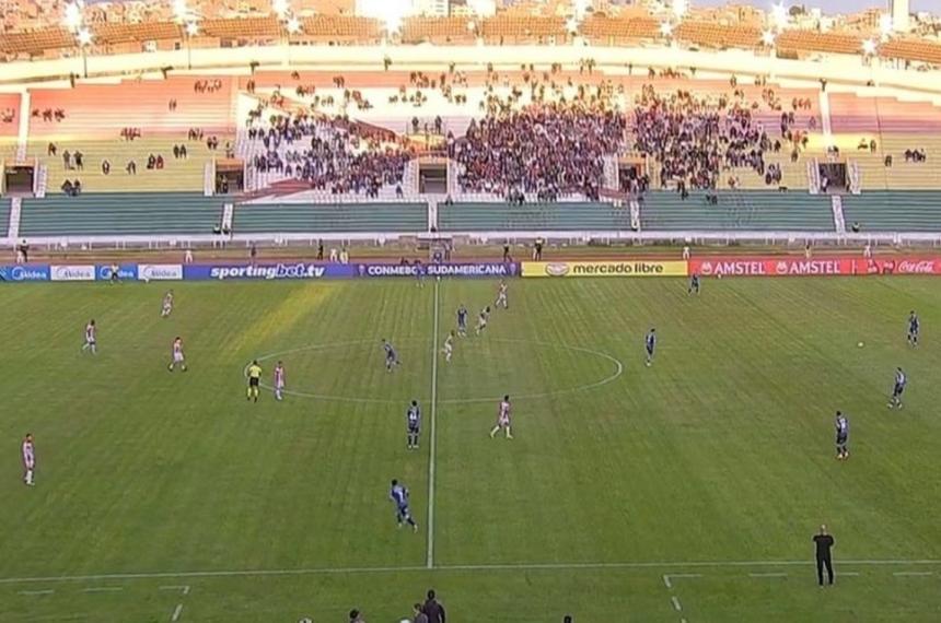Racing juega en Bolivia