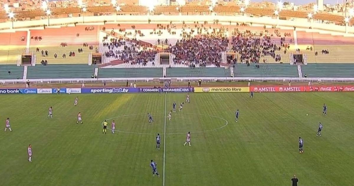 Racing juega en Bolivia