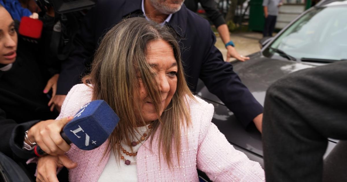 La escribana dijo que no hubo efectivo ni préstamo en la compra de Adorni del departamento de Caballito