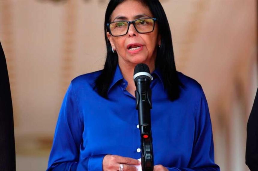 Delcy Rodríguez anuncia medidas mientras crece la presión social