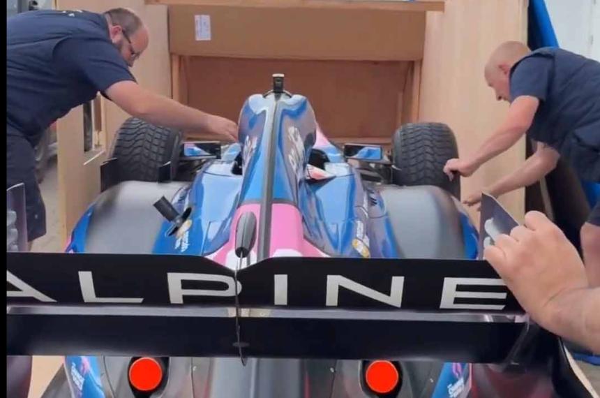 El auto que manejar� Franco Colapinto ya est� en viaje a Buenos Aires