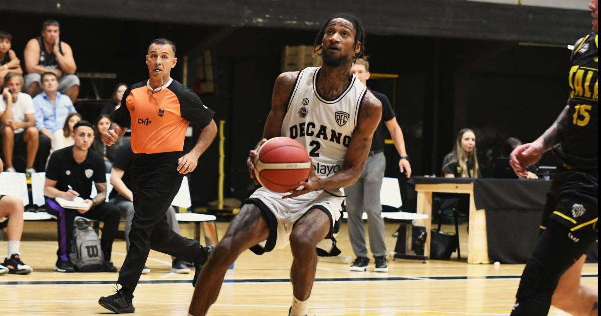 Mosley terminó con 18 puntos en el ataque de Pico FB