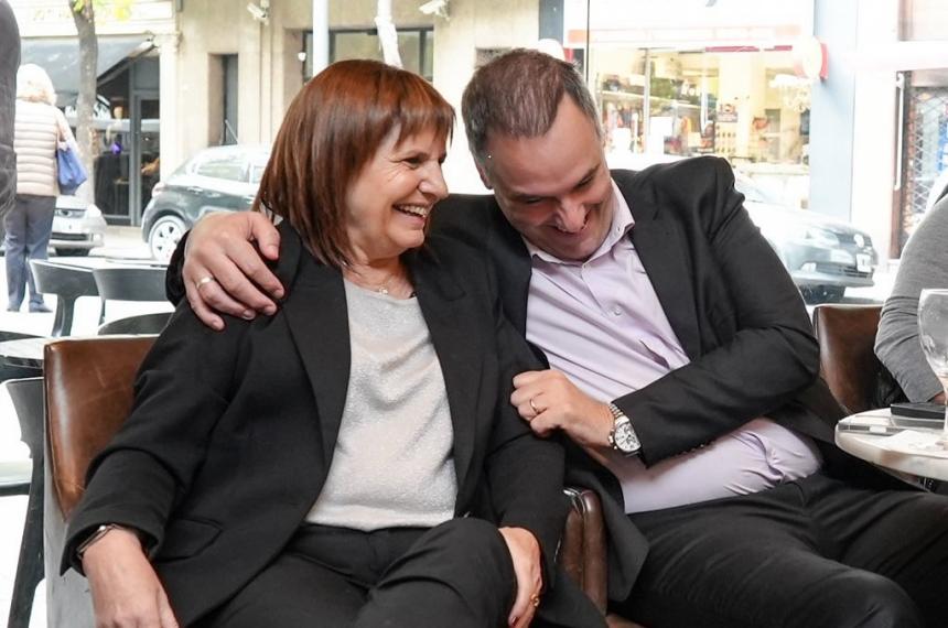 Bullrich junto a Adorni