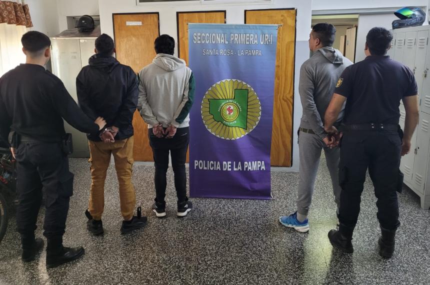 Los tres detenidos fueron trasladados a la Seccional Primera
