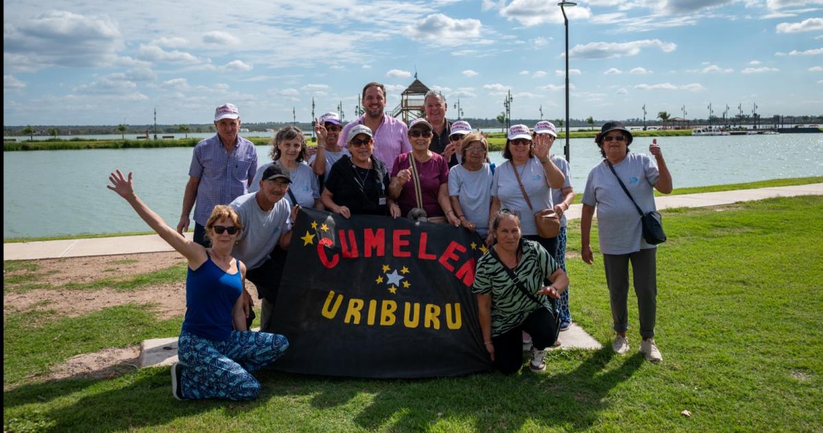 Una delegación de Uriburu visitó la capital pampeana