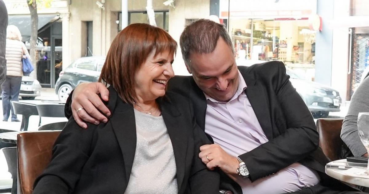 Bullrich junto a Adorni