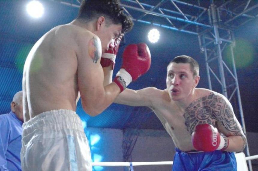 El santarroseño de 35 años presenta un registro profesional de 22 victorias