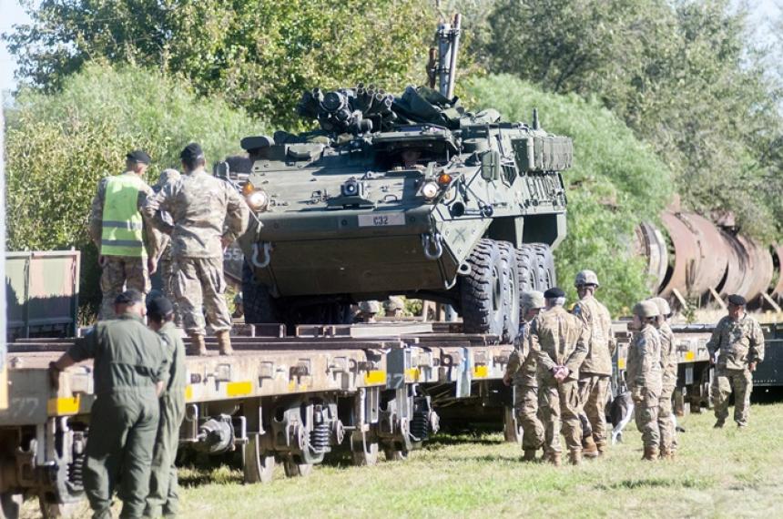 El convoy militar viaja con destino a Comodoro Rivadavia