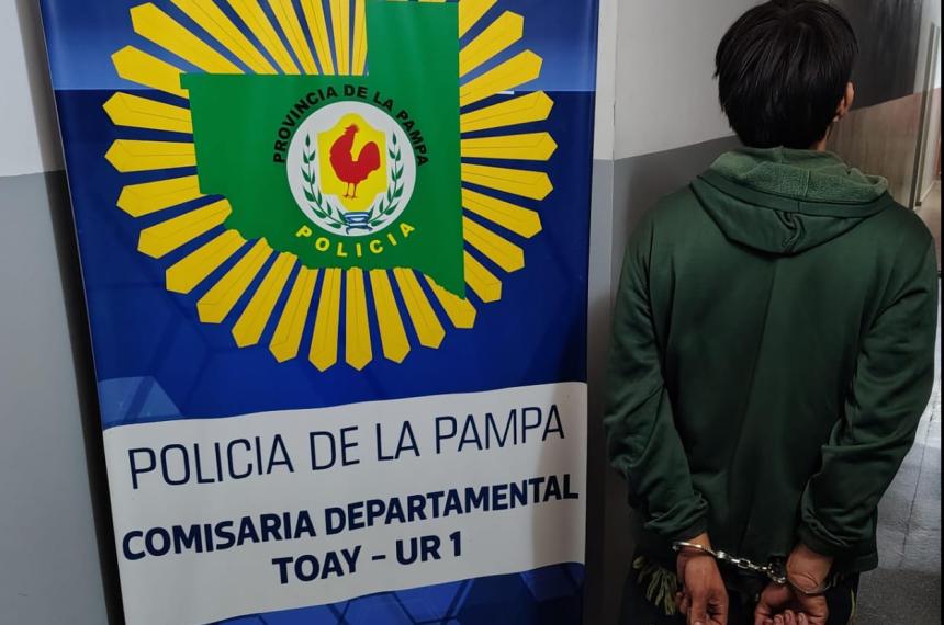 El joven detenido poro la policía de Toay