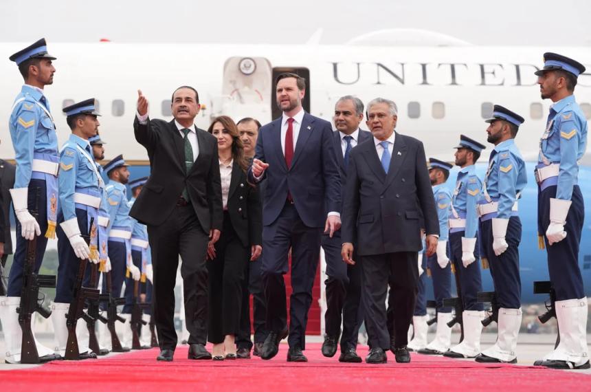 El vicepresidente de Estados Unidos JD Vance también se reunió con el anfitrión paquistaní