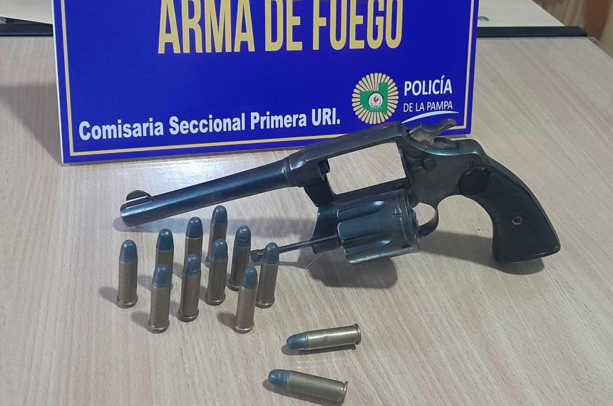 El revólver secuestrado por la Seccional Primera