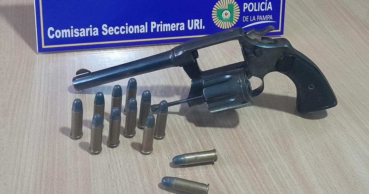 El revólver secuestrado por la Seccional Primera