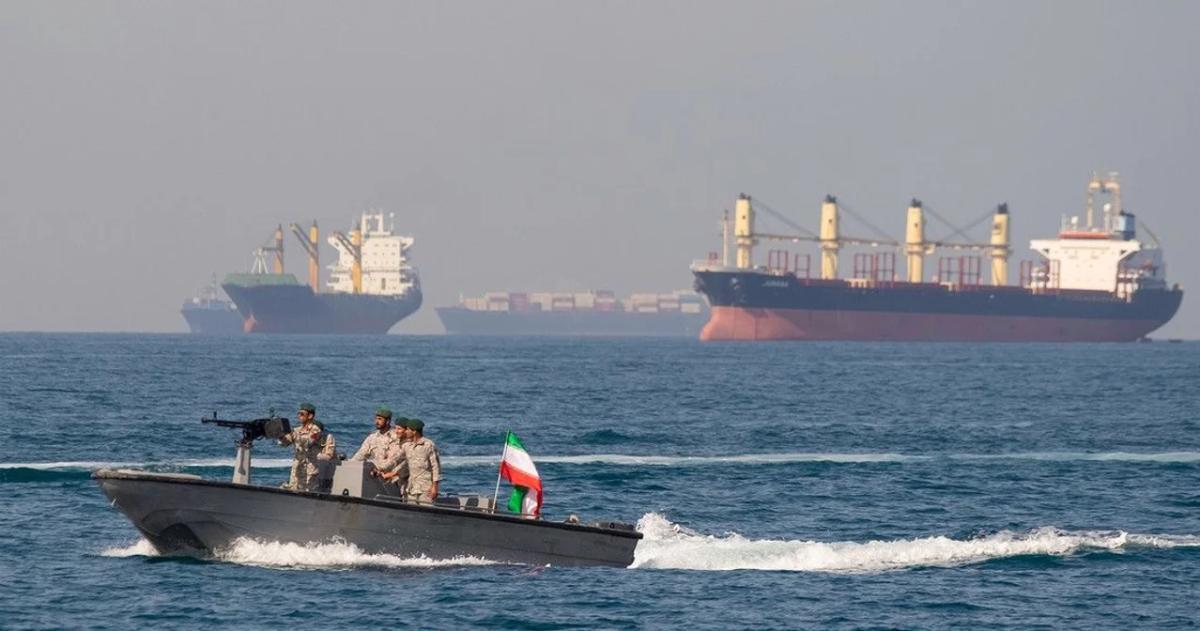 Teher�n desafía la orden de Washington y asegura que todo el tr�fico marítimo en el estrecho estratégico permanece bajo su mando naval